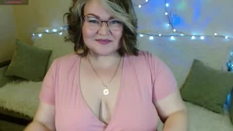 Snapshot of vivien__wet chatting on 02/04/25, 08:06 Vivien online show from 02/04/25, 08:06
