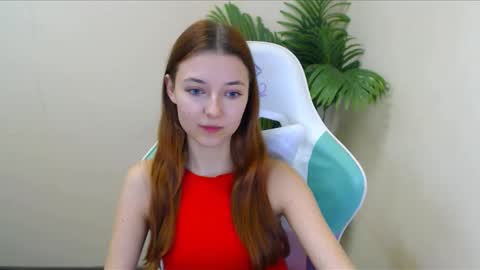 Snapshot of vivien_leight chatting on 12/18/24, 10:02 Vivien online show from 12/18/24, 10:02