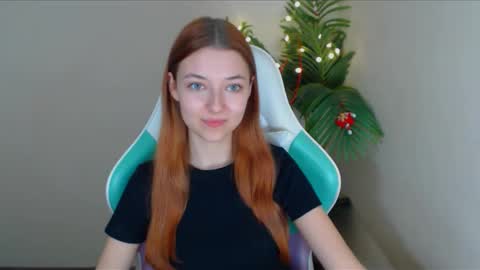 Snapshot of vivien_leight chatting on 12/25/24, 07:02 Vivien online show from 12/25/24, 07:02