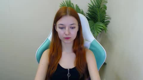 Snapshot of vivien_leight chatting on 01/06/25, 09:32 Vivien online show from 01/06/25, 09:32