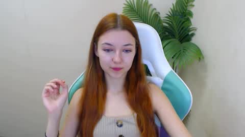 Snapshot of vivien_leight chatting on 01/15/25, 07:44 Vivien online show from 01/15/25, 07:44