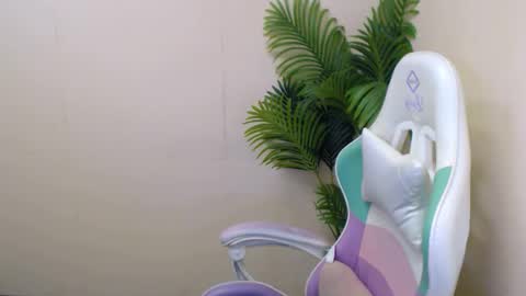 Snapshot of vivien_leight chatting on 01/21/25, 09:36 Vivien online show from 01/21/25, 09:36