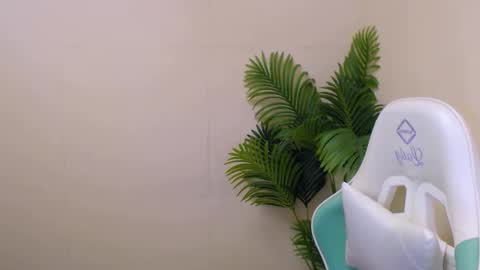 Snapshot of vivien_leight chatting on 01/27/25, 06:30 Vivien online show from 01/27/25, 06:30