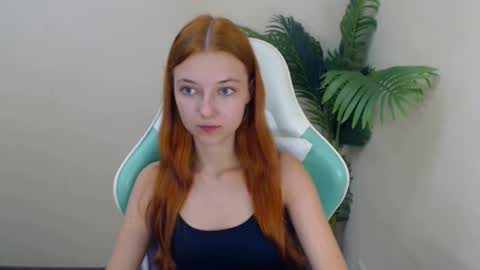 Snapshot of vivien_leight chatting on 09/30/25, 06:24 Vivien online show from 09/30/25, 06:24