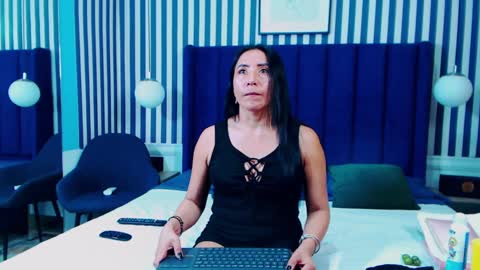 Snapshot of viviennerosette chatting on 09/09/25, 12:59 Vivian online show from 09/09/25, 12:59