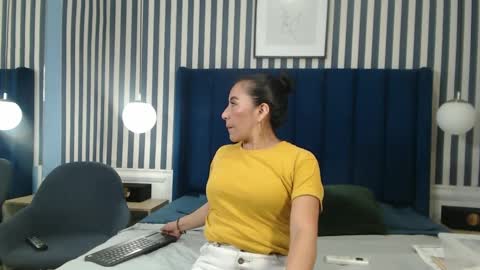 Snapshot of viviennerosette chatting on 09/17/25, 01:02 Vivian online show from 09/17/25, 01:02