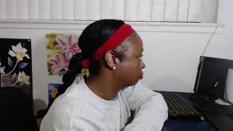 Snapshot of vixenfyre chatting on 12/09/24, 01:29 Vixen Fyre online show from 12/09/24, 01:29