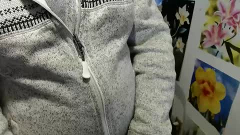 Snapshot of vixenfyre chatting on 12/23/24, 01:40 Vixen Fyre online show from 12/23/24, 01:40