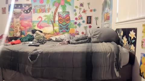 Snapshot of vixenfyre chatting on 11/17/25, 10:59 Vixen Fyre online show from 11/17/25, 10:59