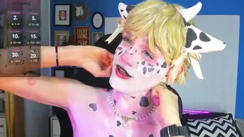 Snapshot of vladhellsing4 chatting on 10/21/25, 03:13 Vlad online show from 10/21/25, 03:13