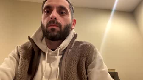 Snapshot of vnast010 chatting on 12/18/24, 08:31 vnast010 online show from 12/18/24, 08:31