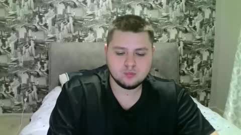 Snapshot of volshebnik_130 chatting on 10/28/25, 07:38 Volshebnik1302 online show from 10/28/25, 07:38