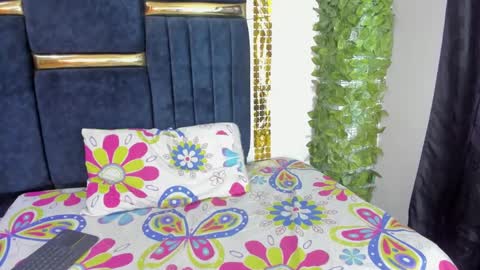 Snapshot of vskayper chatting on 10/13/25, 07:14 skay online show from 10/13/25, 07:14