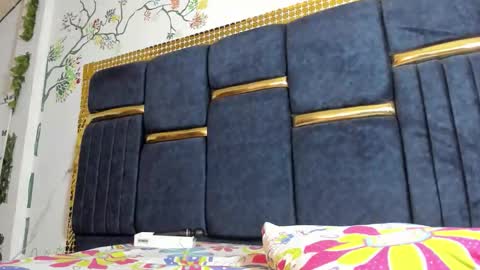 Snapshot of vskayper chatting on 11/19/25, 02:39 skay online show from 11/19/25, 02:39