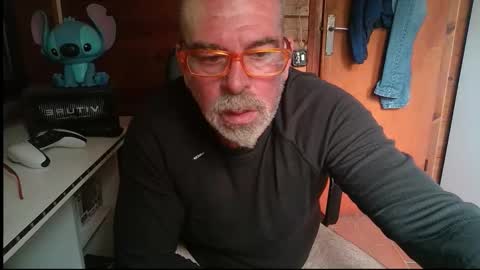 Snapshot of vuda77 chatting on 10/11/25, 02:37 oscar online show from 10/11/25, 02:37