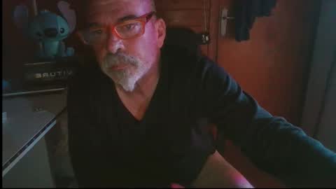 Snapshot of vuda77 chatting on 10/30/25, 07:25 oscar online show from 10/30/25, 07:25