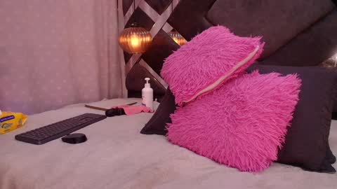Snapshot of vvioleta_ chatting on 01/11/25, 06:14 Violeta online show from 01/11/25, 06:14