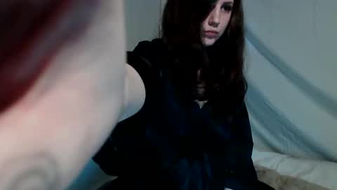 Snapshot of wacky_weirdo chatting on 12/19/24, 10:34 Rose online show from 12/19/24, 10:34