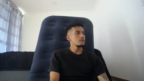 Snapshot of wade_wil chatting on 01/04/25, 08:27 wade and antonella online show from 01/04/25, 08:27