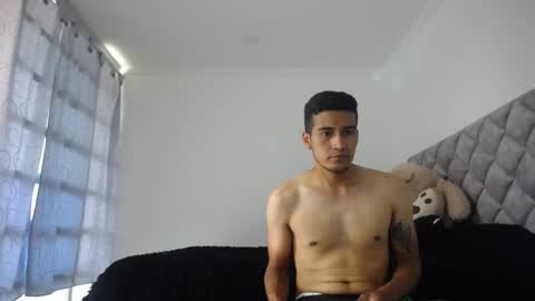 Snapshot of wade_wil chatting on 01/19/25, 05:07 wade and antonella online show from 01/19/25, 05:07