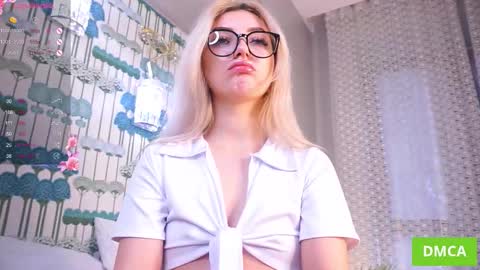  Lina online show from 10/17/25, 05:43