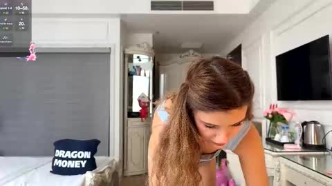 Mia online show from 11/02/25, 07:22