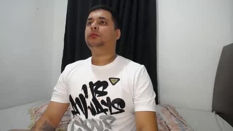 Snapshot of wanda_ember chatting on 02/06/25, 12:33 Wanda and Ember online show from 02/06/25, 12:33