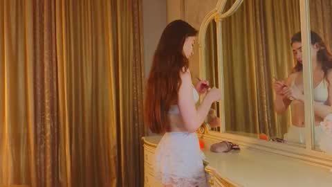 hello guys im Lilian online show from 11/12/25, 03:07