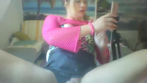 Snapshot of wannafeelitall chatting on 12/22/24, 01:11 Emilia inst online show from 12/22/24, 01:11