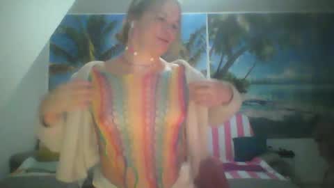 Snapshot of wannafeelitall chatting on 12/28/24, 08:58 Emilia inst online show from 12/28/24, 08:58