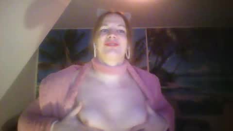 Snapshot of wannafeelitall chatting on 01/01/25, 10:46 Emilia inst online show from 01/01/25, 10:46