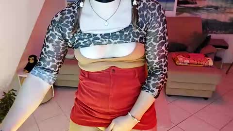 Snapshot of wannafeelitall chatting on 01/06/25, 01:42 Emilia inst online show from 01/06/25, 01:42