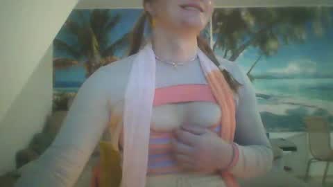 Snapshot of wannafeelitall chatting on 01/09/25, 04:39 Emilia inst online show from 01/09/25, 04:39