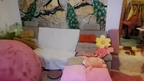 Snapshot of wannafeelitall chatting on 11/10/25, 06:18 Emilia inst online show from 11/10/25, 06:18