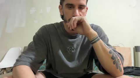 Snapshot of wat___sapbody chatting on 10/19/25, 12:22 wearetwo online show from 10/19/25, 12:22