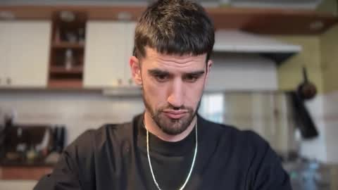 Snapshot of wat___sapbody chatting on 10/21/25, 09:37 wearetwo online show from 10/21/25, 09:37