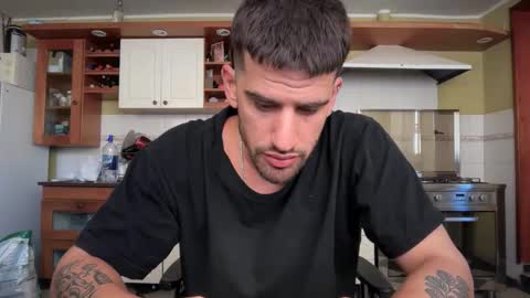 Snapshot of wat___sapbody chatting on 11/26/25, 03:46 wearetwo online show from 11/26/25, 03:46