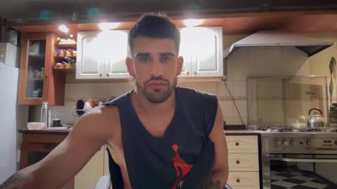 Snapshot of wat___sapbody chatting on 11/28/25, 06:05 wearetwo online show from 11/28/25, 06:05