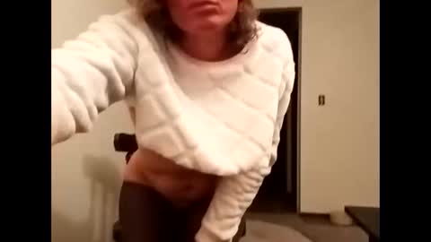 Snapshot of watergirl_13 chatting on 01/01/25, 01:59 Hazey online show from 01/01/25, 01:59