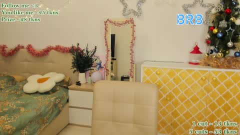 Snapshot of watermelon_sugar_ chatting on 12/14/24, 04:20 Tess Pls support me with Can we reach 155 my favorite number online show from 12/14/24, 04:20