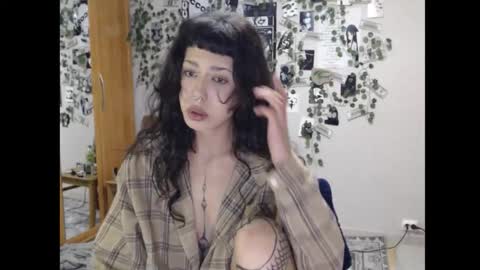 Snapshot of wavy_nights chatting on 10/06/25, 07:22 Mina online show from 10/06/25, 07:22