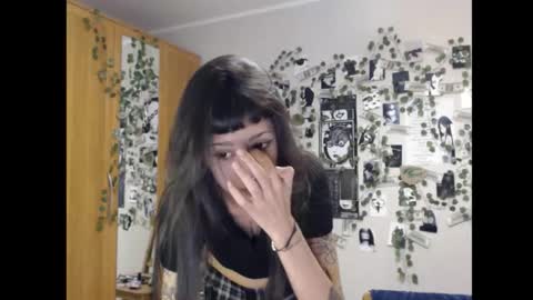 Snapshot of wavy_nights chatting on 10/08/25, 04:48 Mina online show from 10/08/25, 04:48