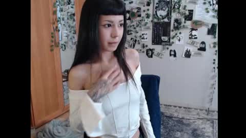 Snapshot of wavy_nights chatting on 10/11/25, 10:25 Mina online show from 10/11/25, 10:25