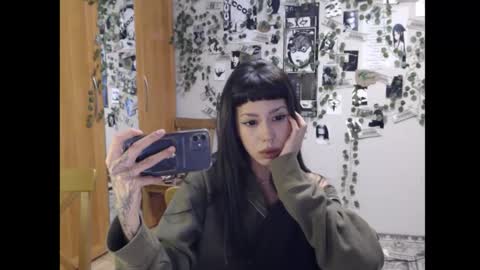 Snapshot of wavy_nights chatting on 10/20/25, 07:03 Mina online show from 10/20/25, 07:03