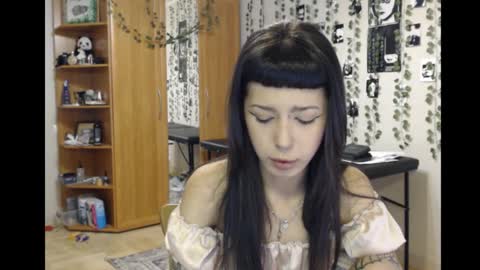 Snapshot of wavy_nights chatting on 11/04/25, 07:13 Mina online show from 11/04/25, 07:13