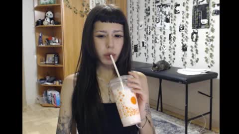 Snapshot of wavy_nights chatting on 11/05/25, 07:25 Mina online show from 11/05/25, 07:25