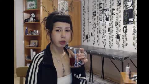 Snapshot of wavy_nights chatting on 11/10/25, 07:13 Mina online show from 11/10/25, 07:13