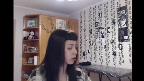 Snapshot of wavy_nights chatting on 11/12/25, 06:08 Mina online show from 11/12/25, 06:08