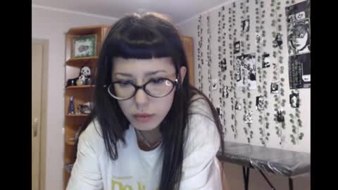 Snapshot of wavy_nights chatting on 11/14/25, 07:45 Mina online show from 11/14/25, 07:45