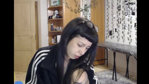 Snapshot of wavy_nights chatting on 11/16/25, 08:36 Mina online show from 11/16/25, 08:36